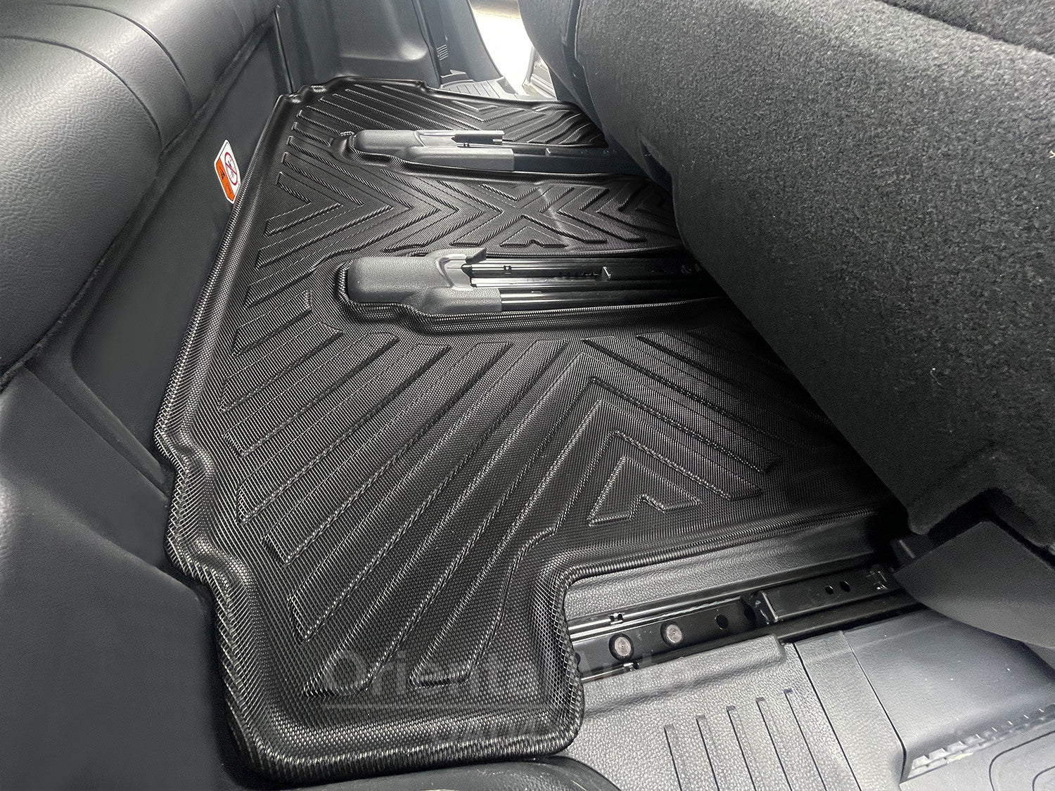 Toyota kluger deals rubber floor mats