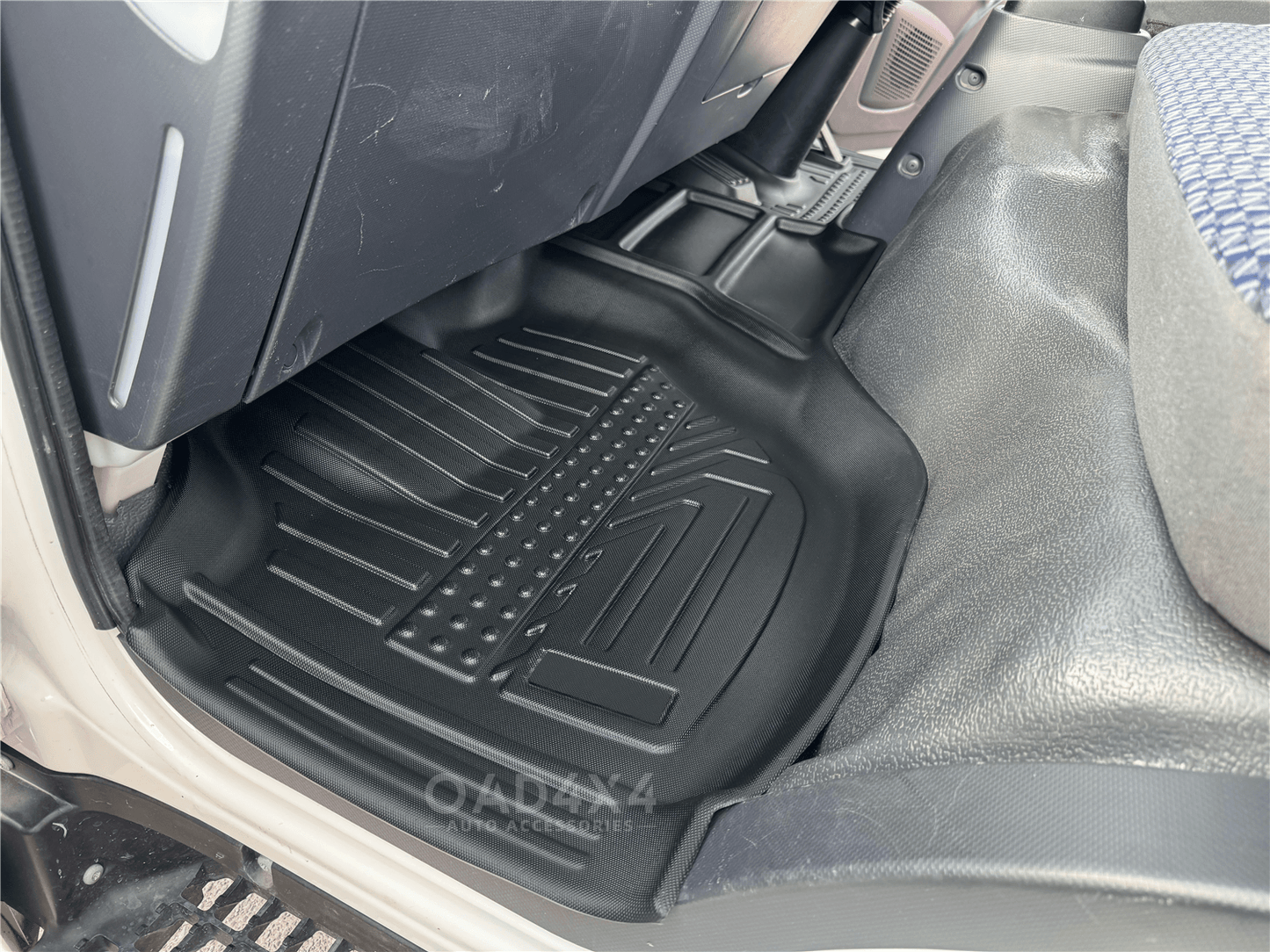 5D TPE Car Floor Mats for ISUZU N Series NNR 2018-Onwards