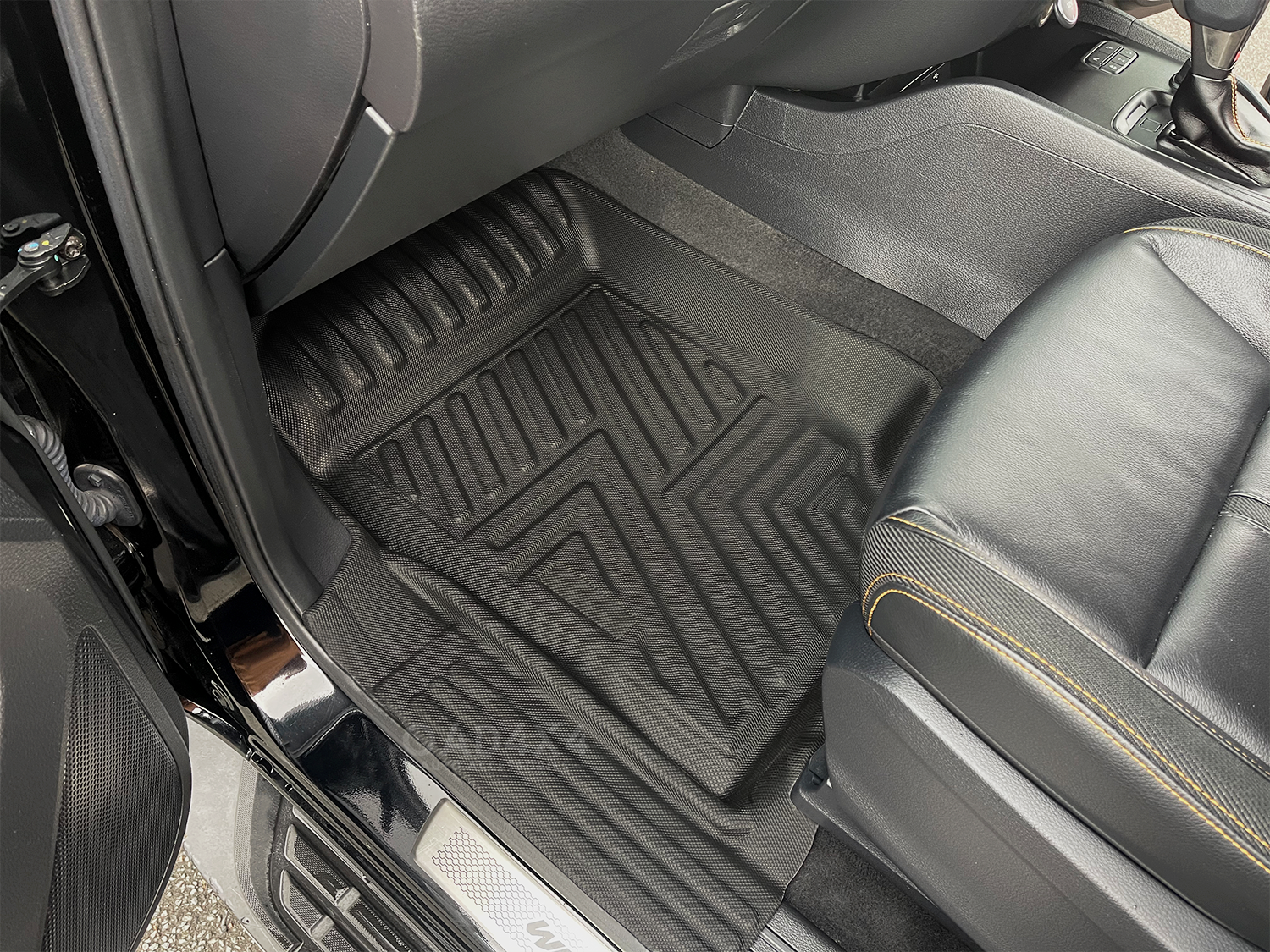 DashMat Original Dashboard Cover Nissan Pulsar NX (Premium Carpet, Black) - 3