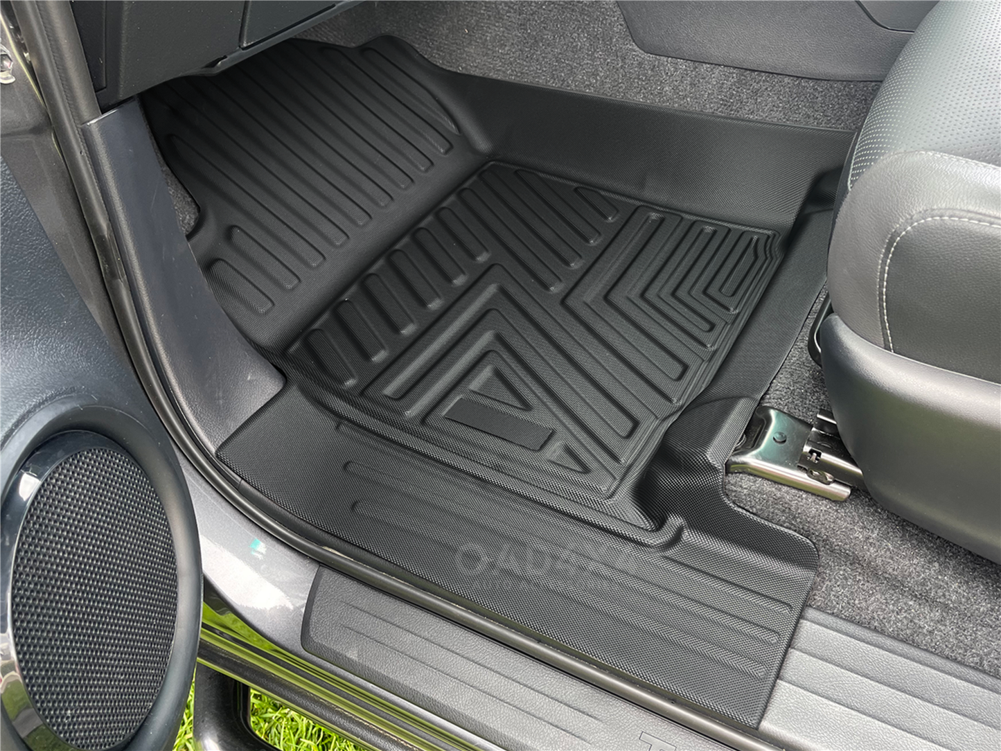 5D TPE Car Floor Mats for Toyota Hilux Dual Cab mild-hybrid 48V 2024-Onwards